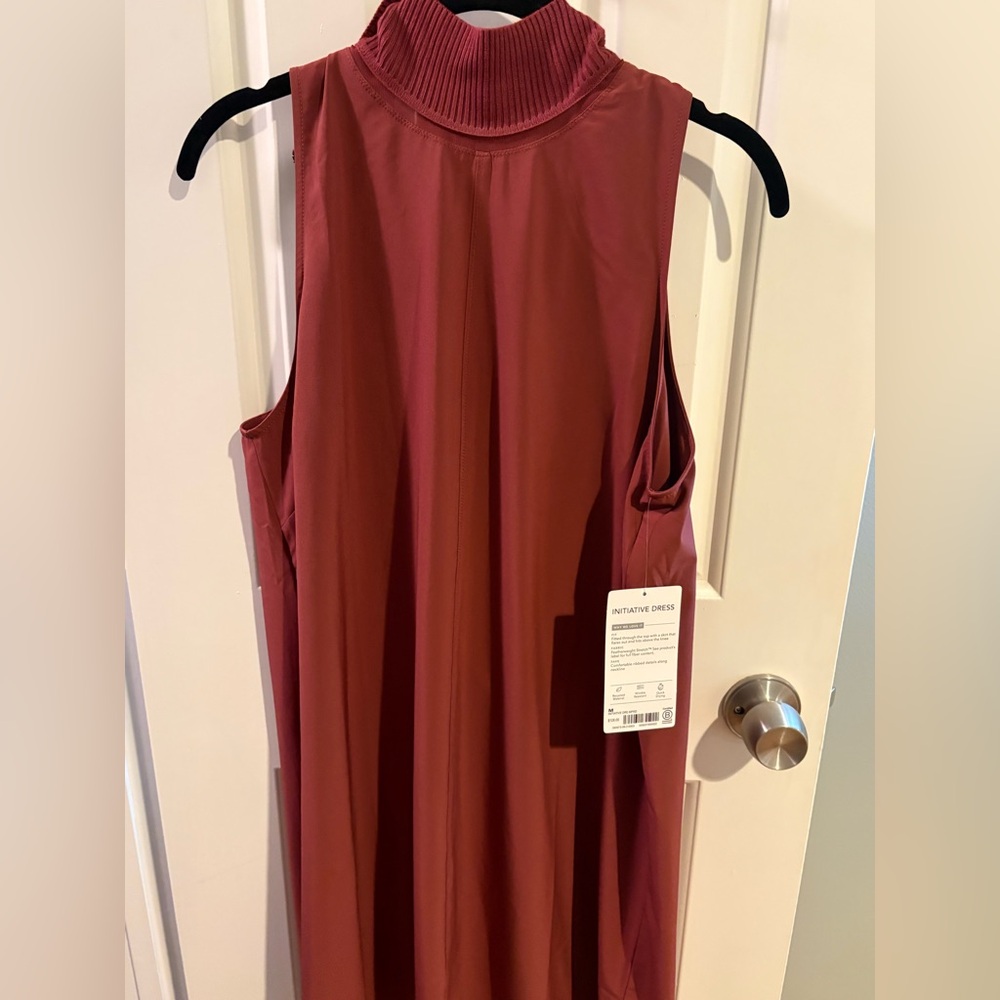 Athleta initiative dress, maple red